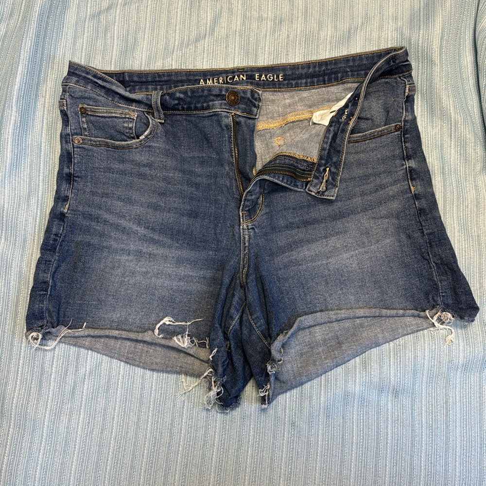 American Eagle Midi Shorts size 18